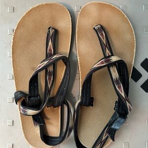 Earth Runners circadian sandals 8W, 6 M